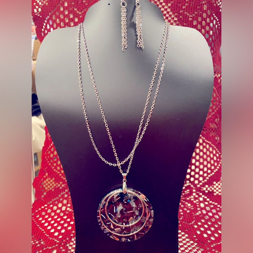 Elegant Silver Necklace and Earring Set